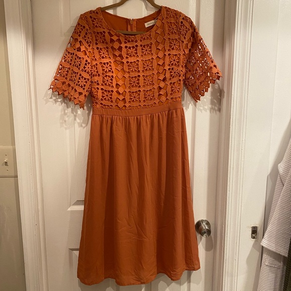 NWT Roolee Afia Lace Dress - Medium - Picture 2 of 4